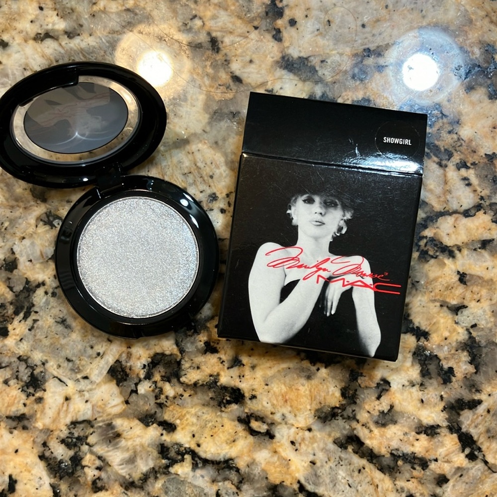 Marilyn Monroe eyeshadow discontinued